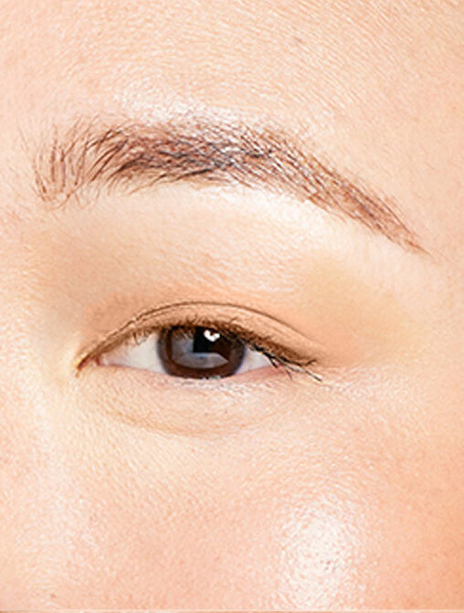 bare eyebrows before applying eyebrow tint