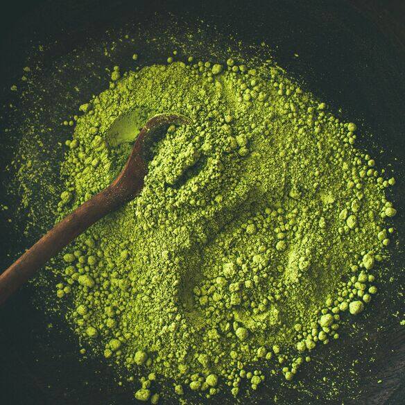 green tea used to promote eyelash growth