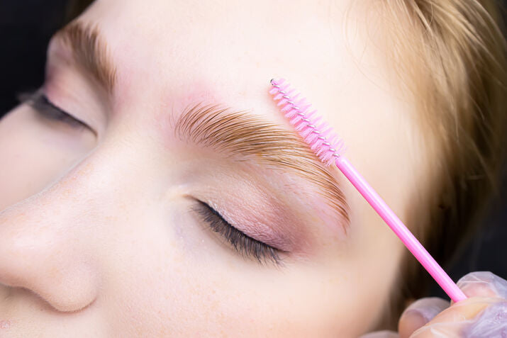 professional brushing brow lamination