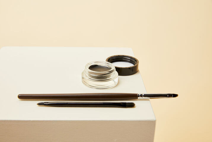 Brow dip and brushes on top of box