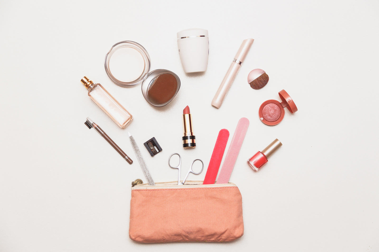 Makeup Bag Essentials: Must-Have Products for Every Fashionista