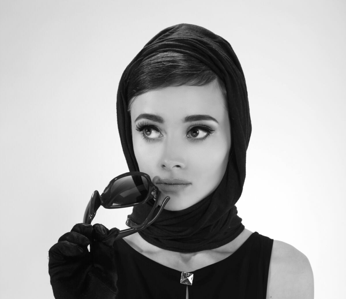 Eyebrow Trends Through The Years – GodefroyBeauty