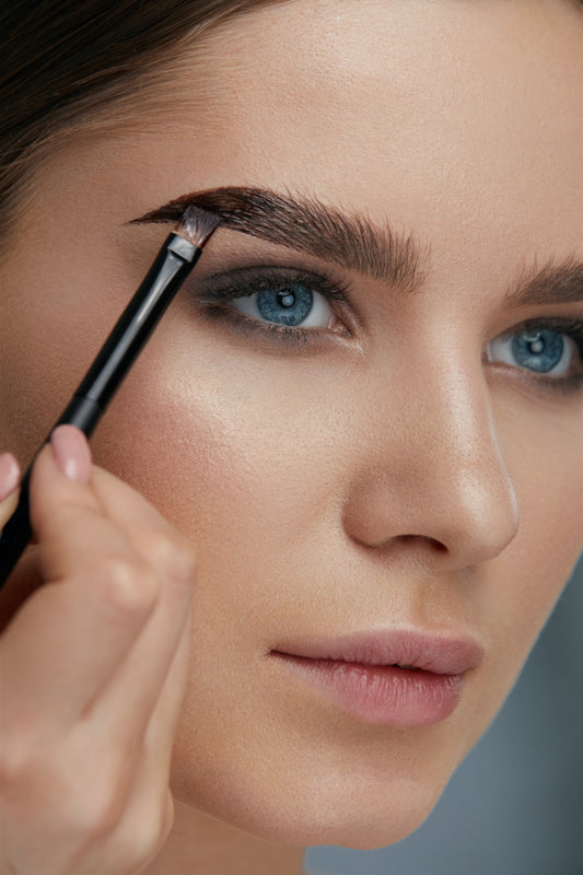 The Pros and Cons to Microblading VS. Eyebrow Tinting