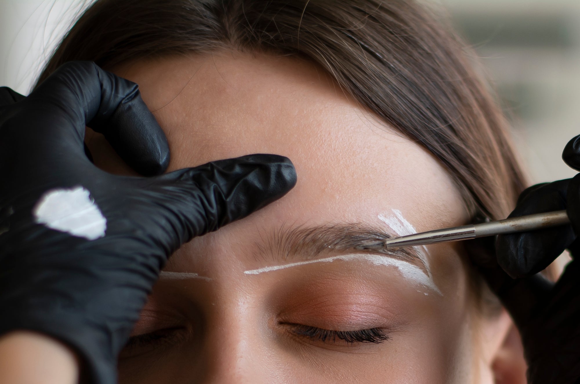 woman getting her eyebrows tinted